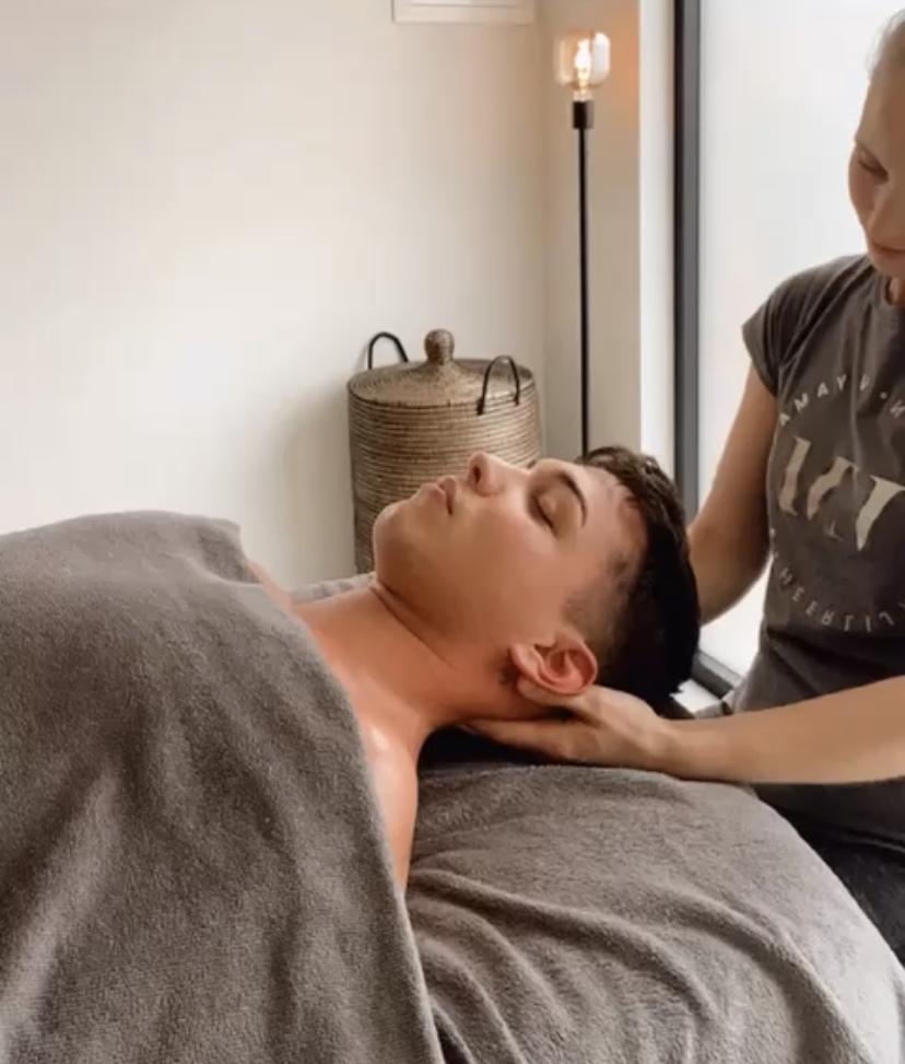 Voorbeeld van een massage in onze praktijk in Leopoldsburg